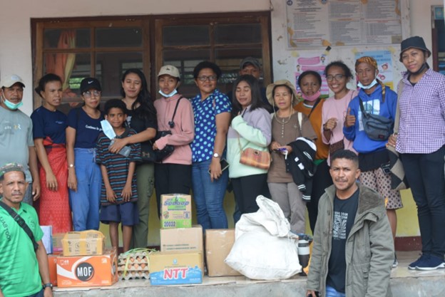 SDK Nangalimang serahkan bantuan kepada korban erupsi di Lewotobi