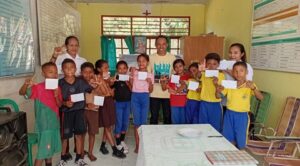 SANPUKAT–Kindermissionswerk Serahkan Hadiah Lomba Perlindungan Anak di SDK Habi