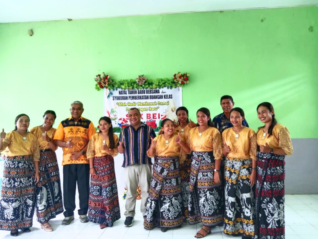 PEMBERKATAN RUANGAN KELAS BARU WARNAI PERAYAAN NATARU BERSAMA SDK BEI