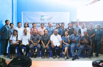 KETUA SANPUKAT SERAHKAN TAMBAHAN INSENTIF DARI YPKAAR