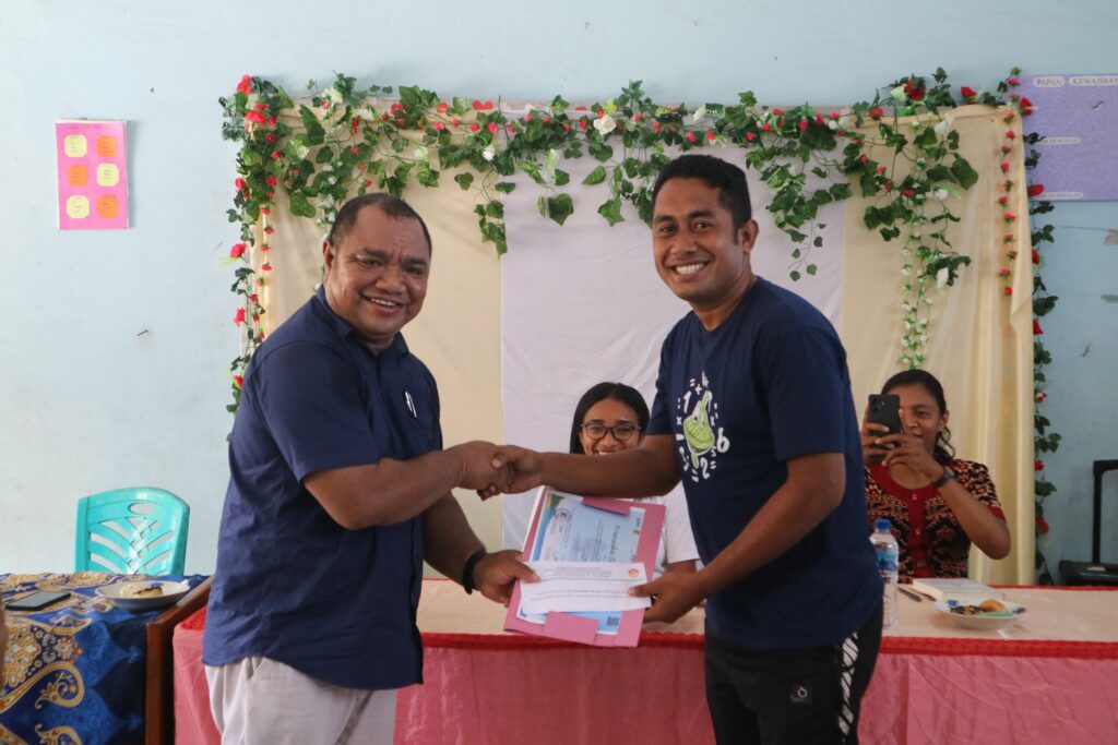 SANPUKAT BERI APRESIASI UNTUK TUTOR TERBAIK KEGIATAN “MERATUS NORA GASING”