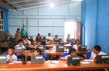 TERKENDALA JARINGAN DAN LISTRIK, SDK KLOANGPOPOT ADAKAN GLADI TKA DI AULA SANPUKAT