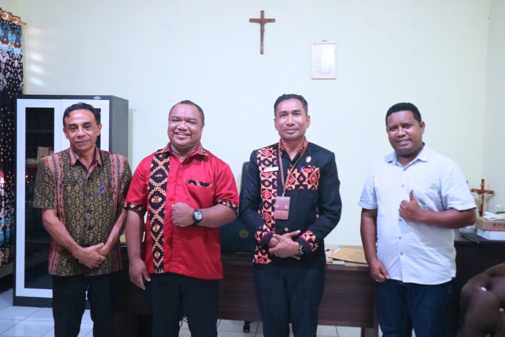 KETUA SANPUKAT DIKUNJUNGI PLT KADIS PKO SIKKA, ADA APA?