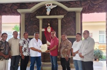 KETUA SANPUKAT HADIRI SERAH TERIMA SERTIFIKAT TANAH YAYASAN DI LEPO BISPU MAUMERE