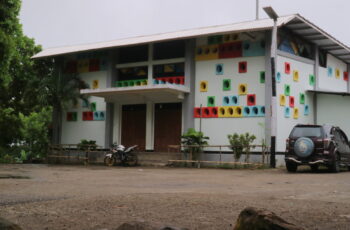 MENGAPA SEKOLAH-SEKOLAH SANPUKAT SELALU BERADA DI DEKAT GEREJA?