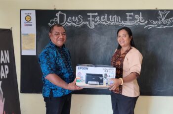 KETUA SANPUKAT SERAHKAN BANTUAN PRINTER UNTUK TK LUSITADA