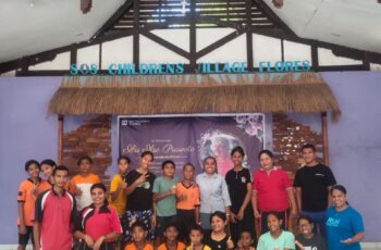 BELAJAR BERBAGI DARI HAL SEDERHANA, SDK MAUMERE III SALURKAN BANTUAN UNTUK ANAK-ANAK DI SOS WATURIA