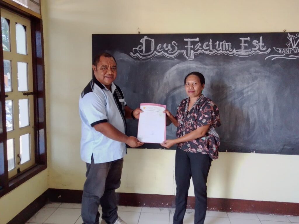 SK DIPERPANJANG, MARIA WADELTRUDIS LANJUTKAN KEPEMIMPINAN DI TK ST. ANTONIUS OJANG