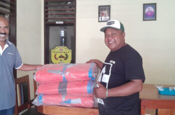 PDI PERJUANGAN SALURKAN BANTUAN TERPAL, KETUA SANPUKAT SAMPAIKAN TERIMA KASIH